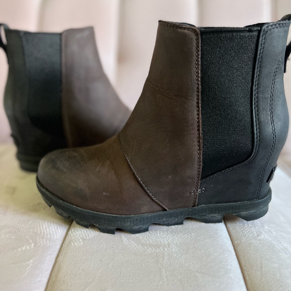 Sorel Joan Of Arctic Wedge Lll Chelsea Booties Black & Brown Ankle